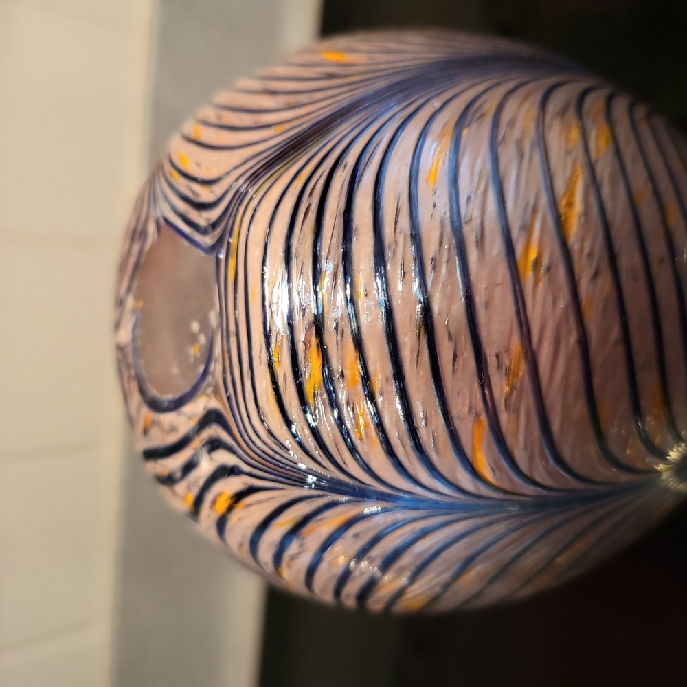 Hand Blown Feather Pull Art Glass Vase 7.25" - Picture 9 of 10